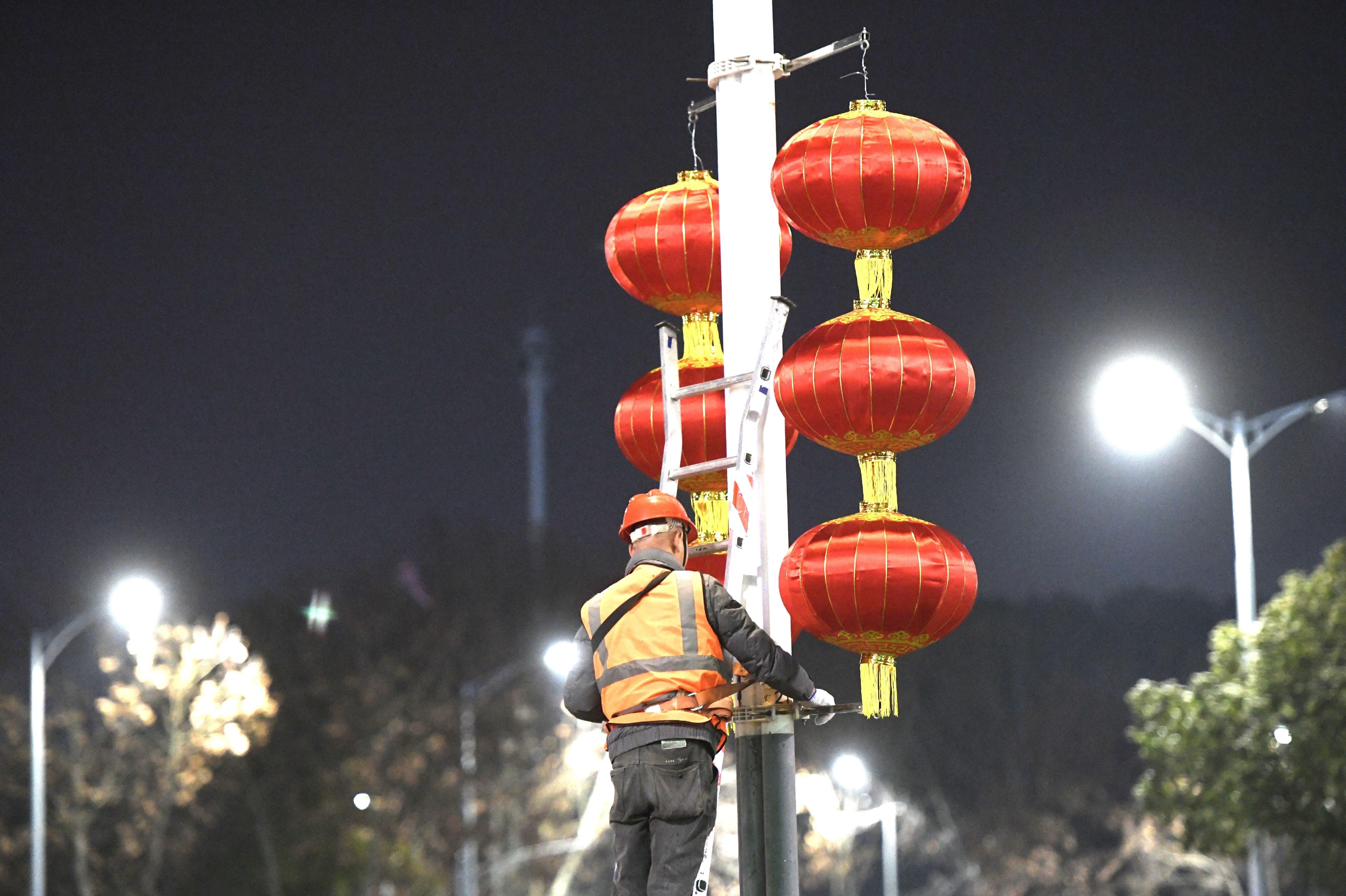 南京超3万组红灯笼、中国结扮靓春节，景观亮化将延长至24:00