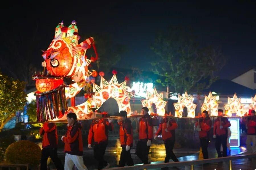 60米板凳龙亮相，央视镜头聚焦，常州舜山小镇的年味藏不住了