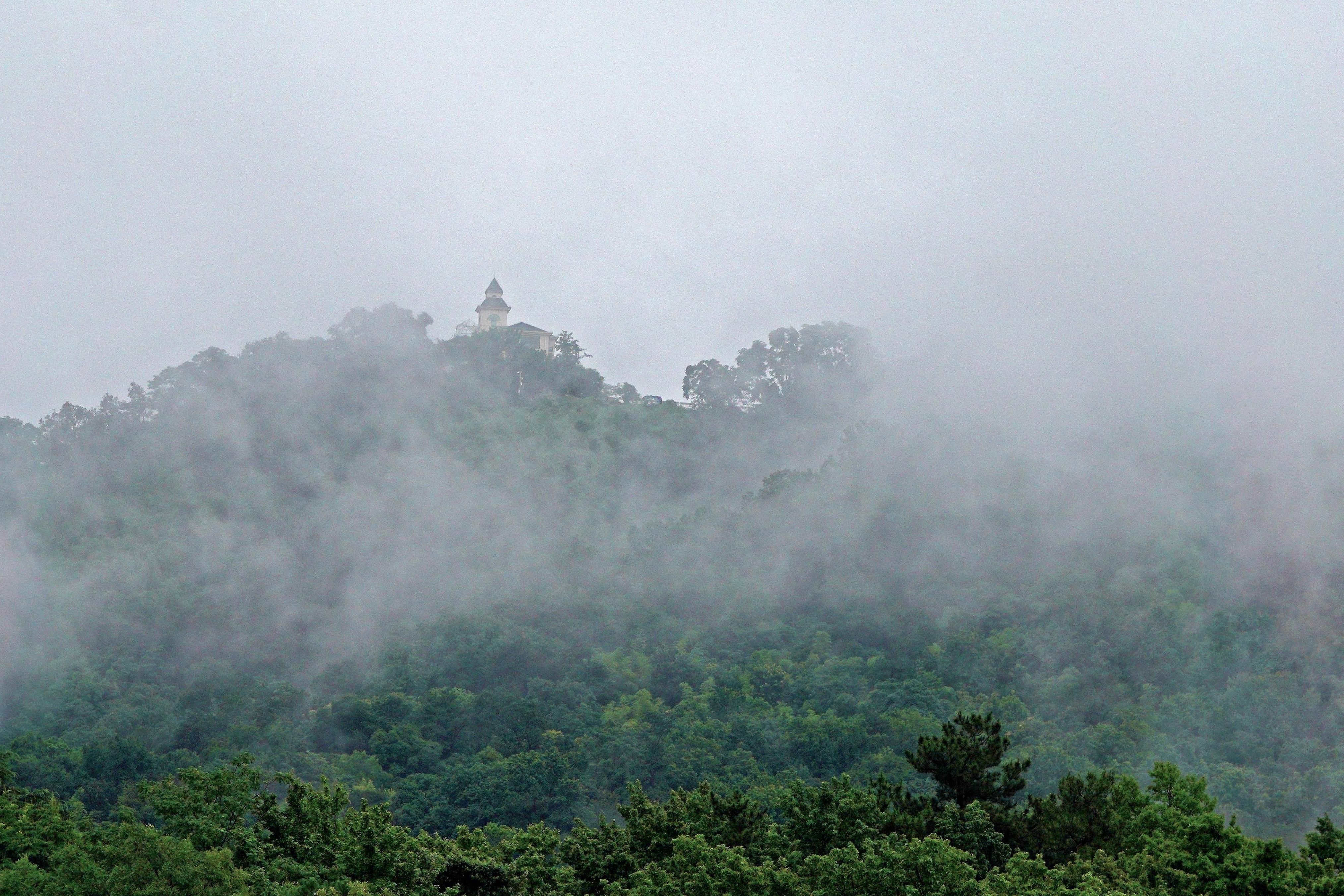 雨后南京紫金山，“仙气”溢出屏幕