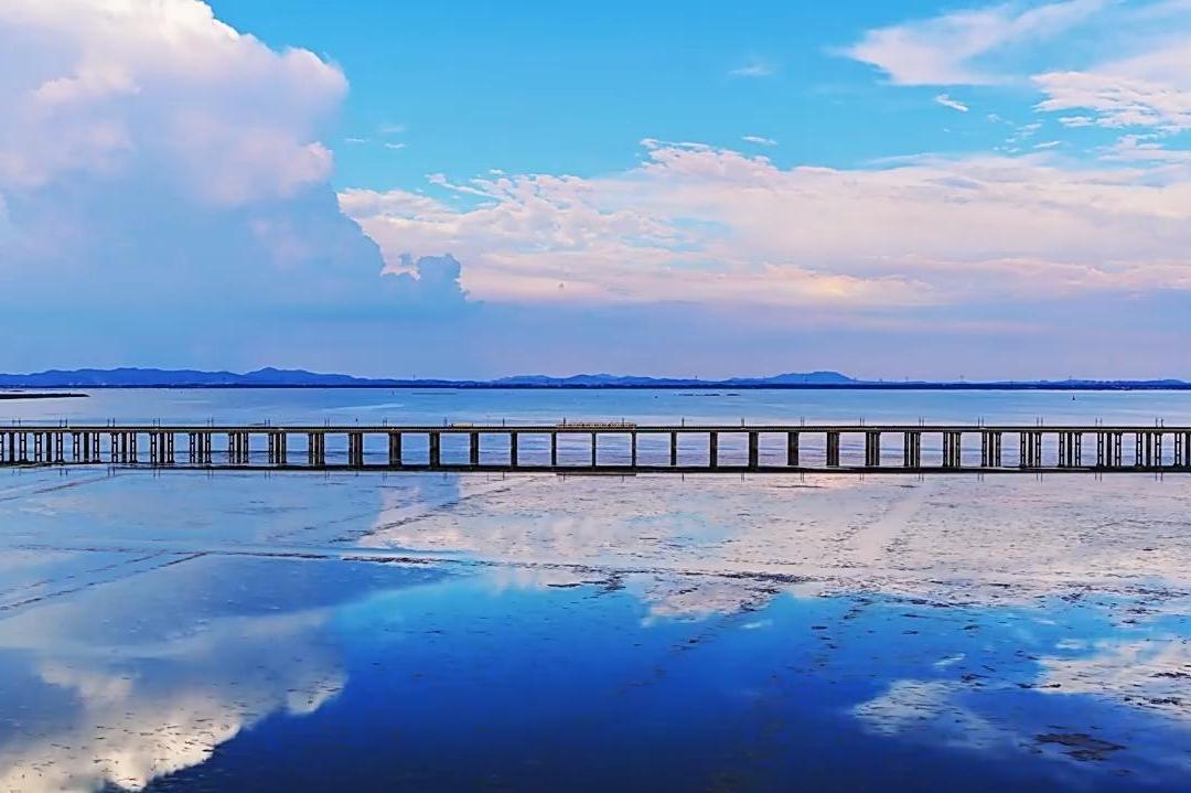 南京石臼湖进入丰水期，绝美“天空之镜”景观如约而至